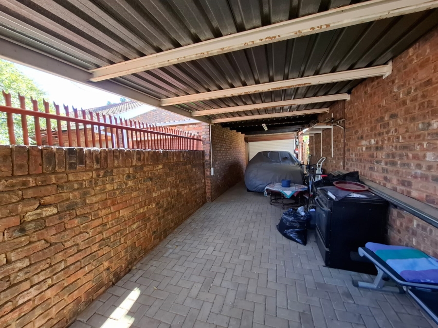 3 Bedroom Property for Sale in Langenhovenpark Free State